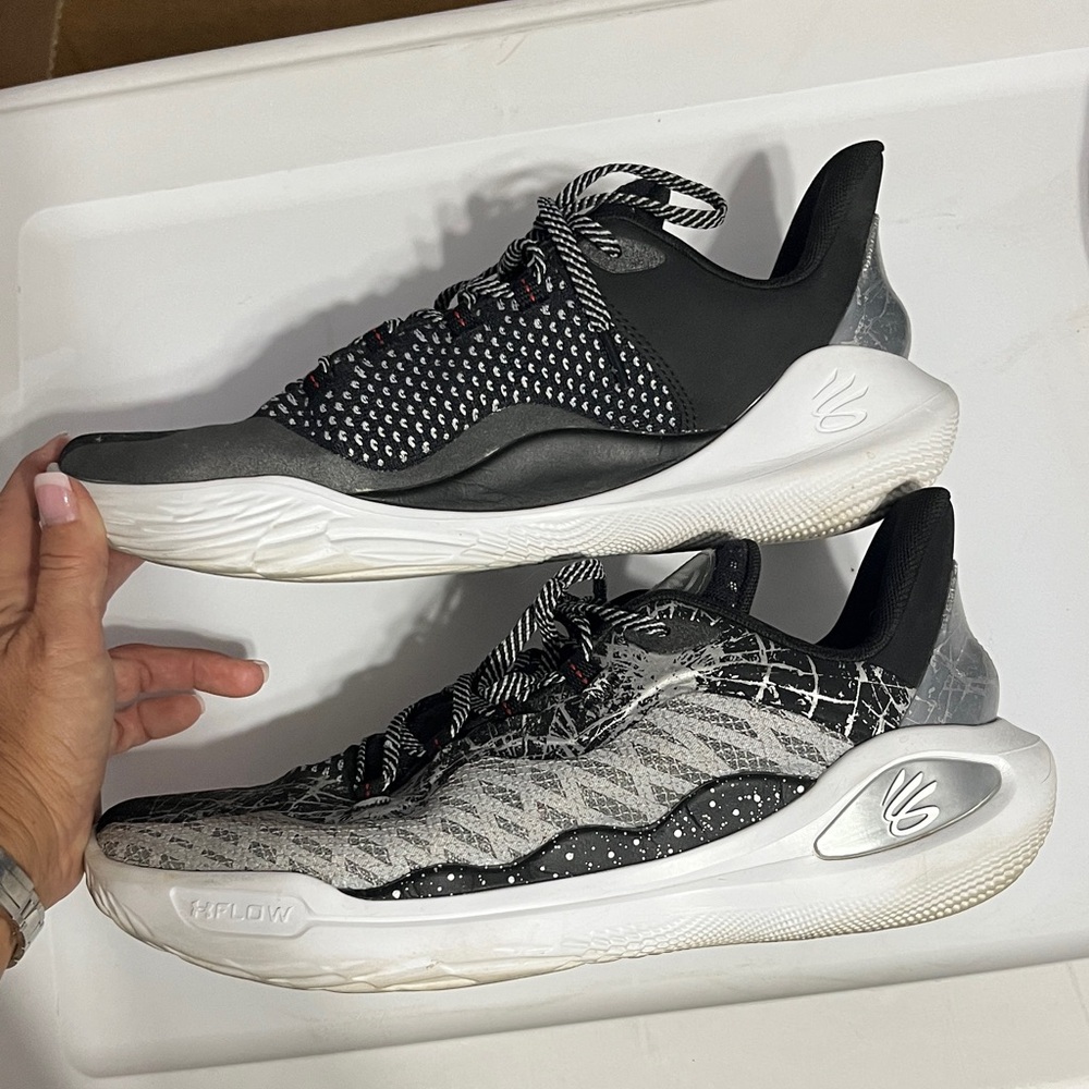 Curry, Under Armor Black and White Men's Sneakers